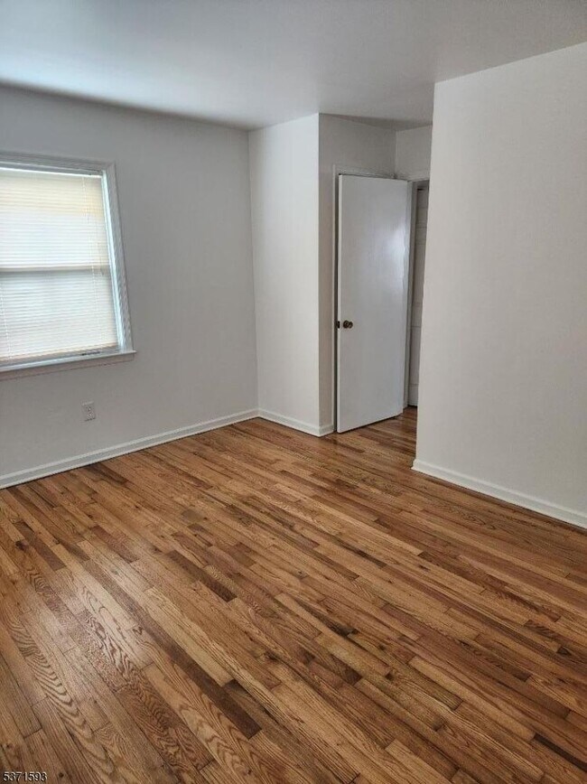 Building Photo - 824 Bayway