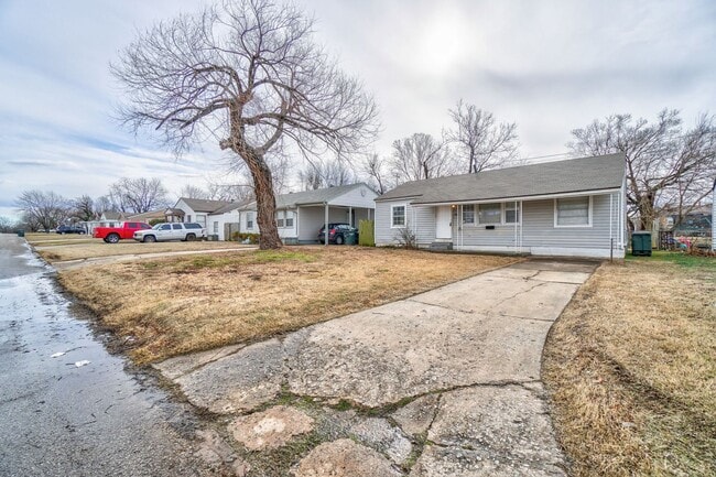 Building Photo - 3 Bed 1 Bath in Del City!