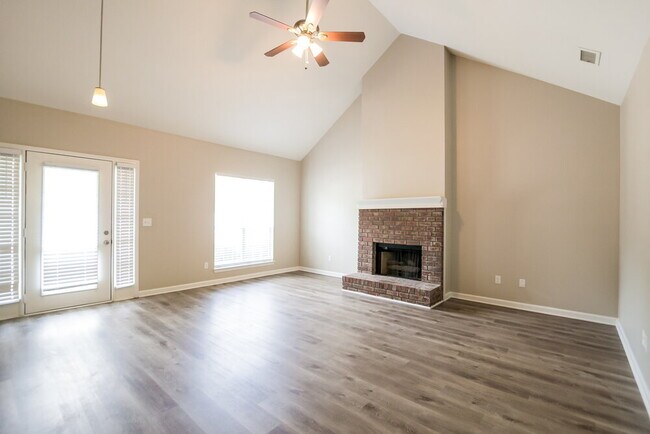 Building Photo - 520 Brooksdale Dr