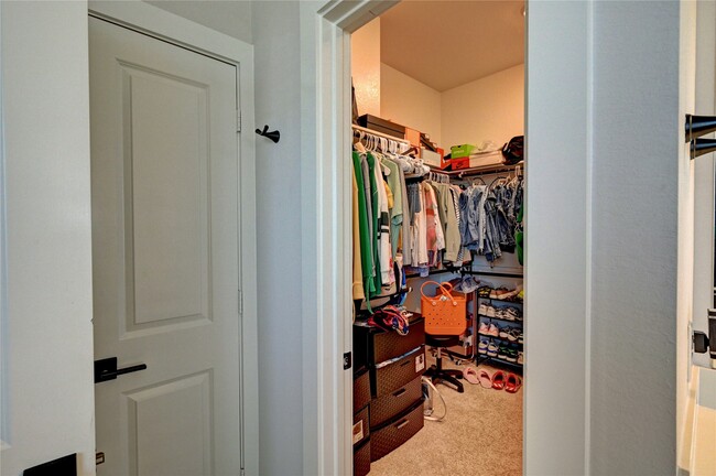 Building Photo - 10631 Hidden Rock Dr