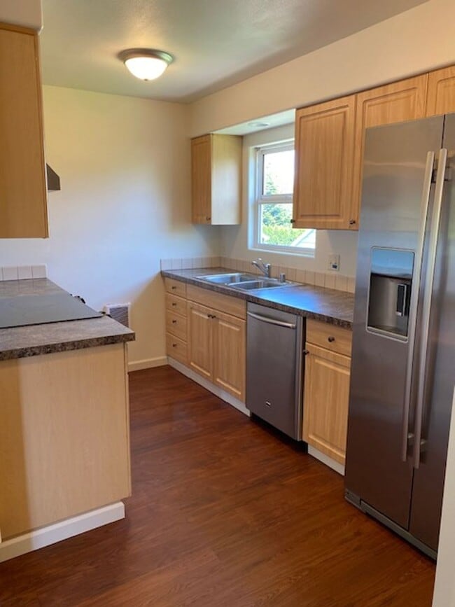 Building Photo - Updated Camas Townhome