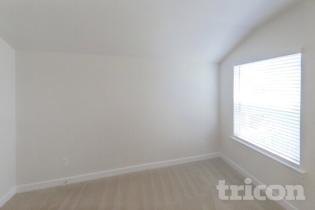 Building Photo - 2402 Valverde Wy