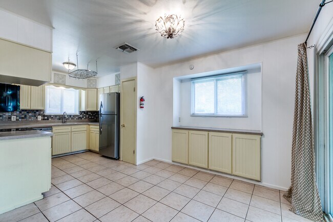 Building Photo - 123 Stardream Dr