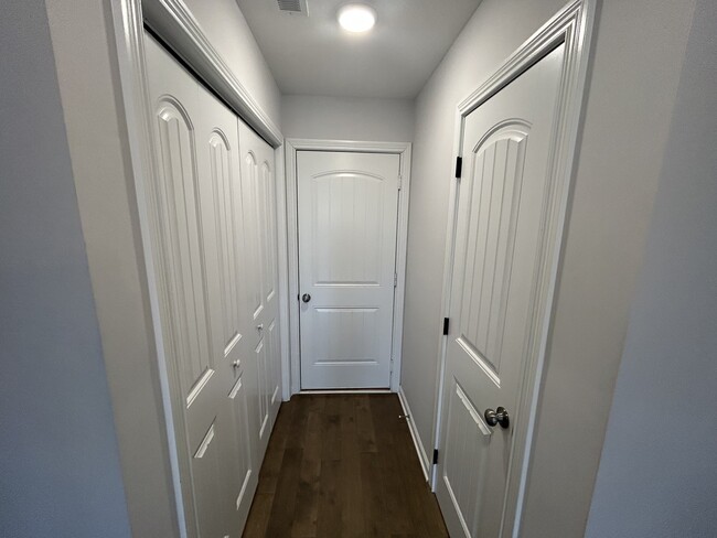 Building Photo - 721 Tidwell Dr