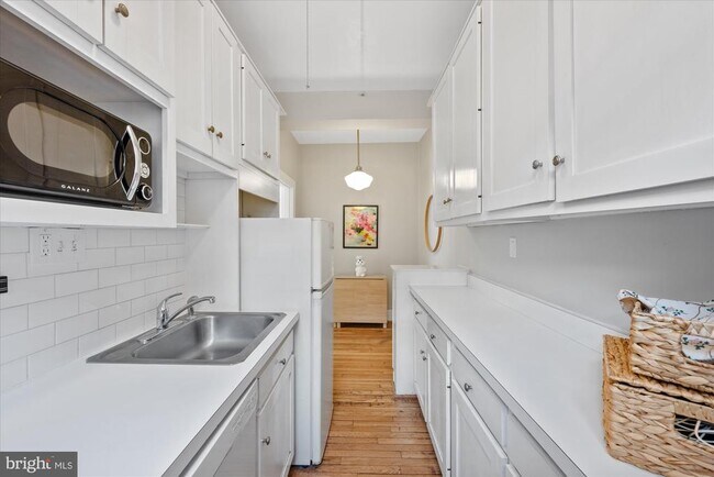 Building Photo - 3028 Porter St NW