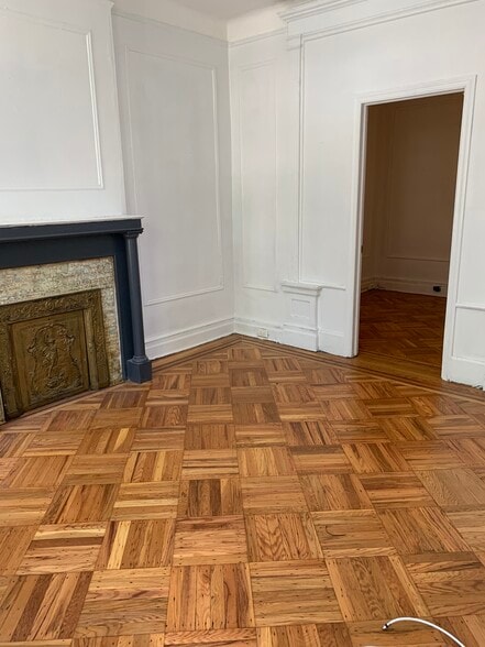 Building Photo - 366 E 28th St