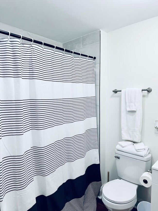 Building Photo - 86 Crest Ln