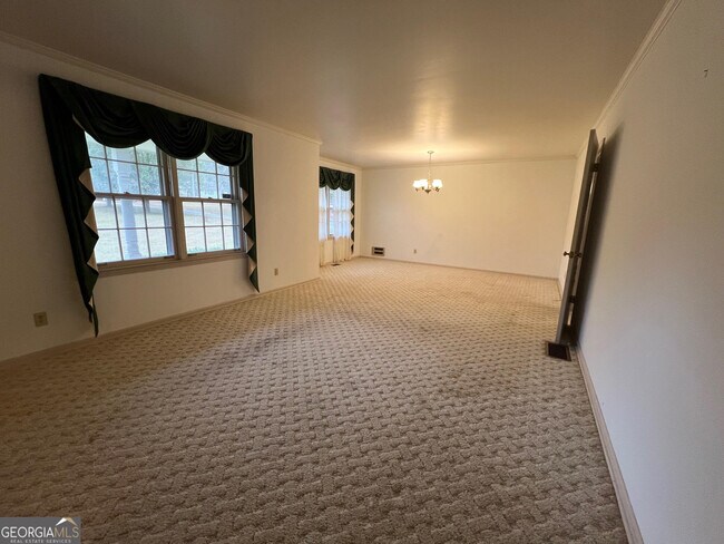 Building Photo - 215 Old Oxford Rd