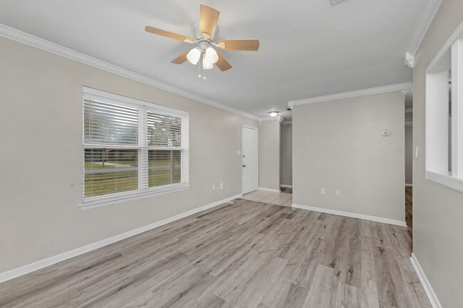 Building Photo - Charming 3 Bedroom Home in Pine Meadows – Prime Fort Walton Beach Location