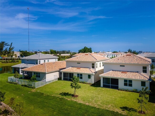 Building Photo - 3701 Greenway Dr