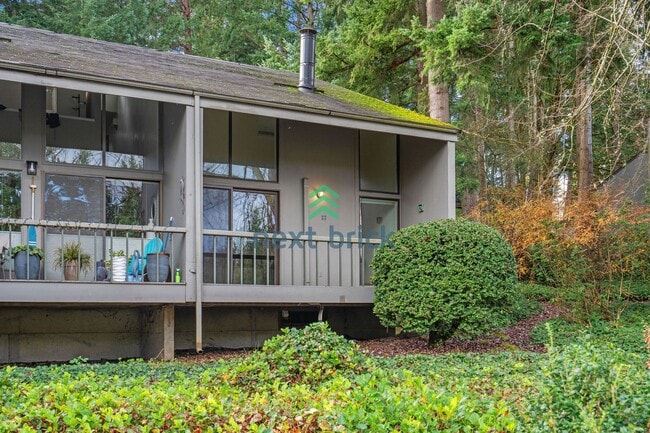 Building Photo - 2 BED & 1.75 BATH FOR RENT