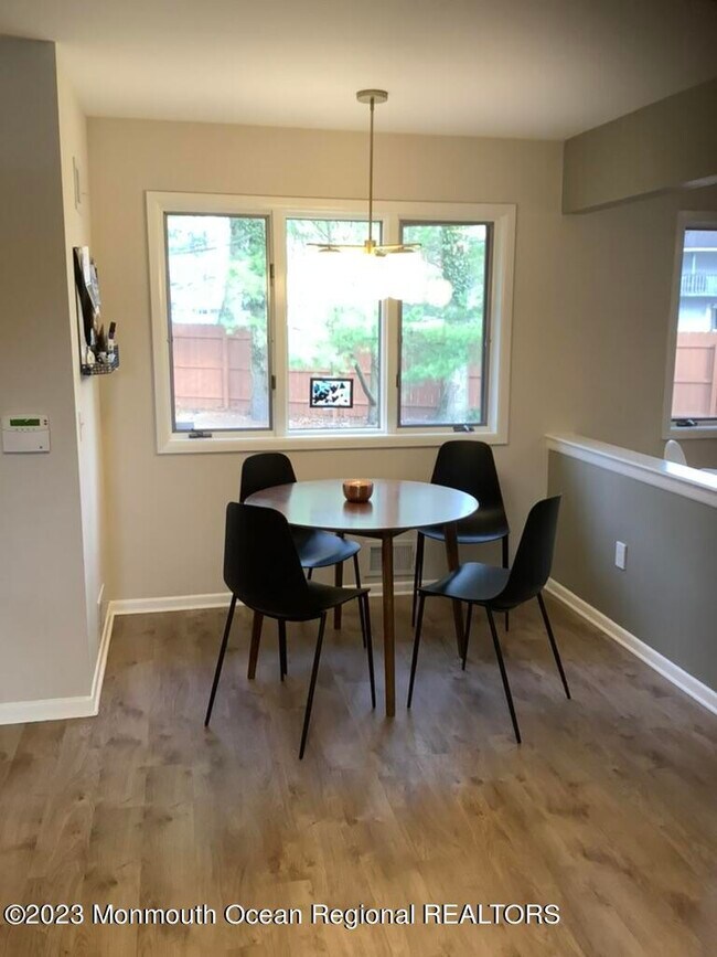 Building Photo - 13 Lawrence Dr