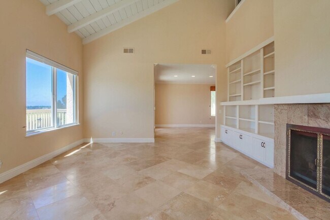 Building Photo - Fantastic ocean views in this spectacular ...