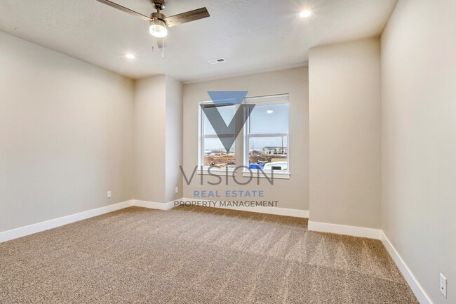 Building Photo - 1098 S High Ridge Dr