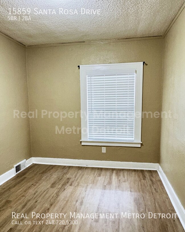 Building Photo - 15859 Santa Rosa Dr