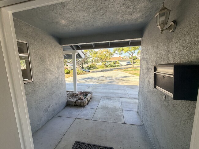 Building Photo - 1624 Mimosa Pl