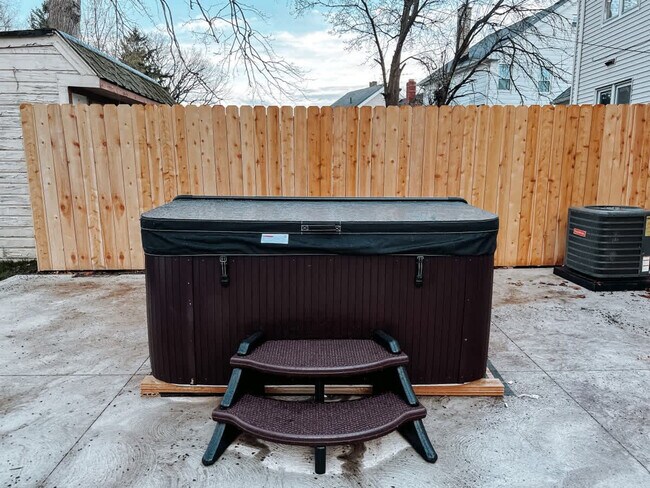 Building Photo - 3923 Victory Blvd