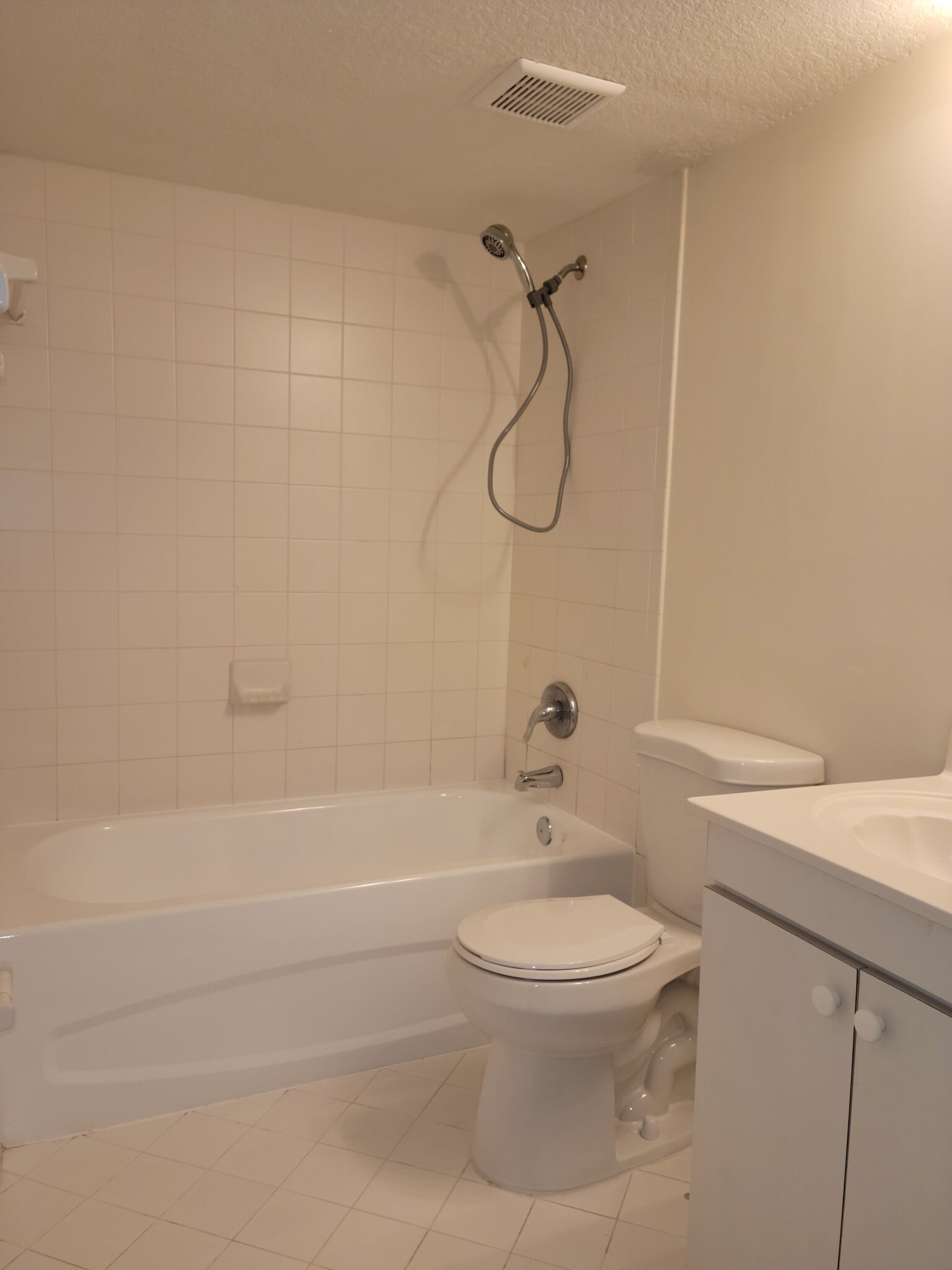 2 bathroom - 2921 SE 13th Ave