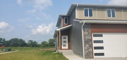 Building Photo - Brand New Townhome