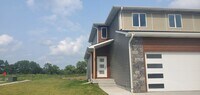 Building Photo - Brand New Townhome