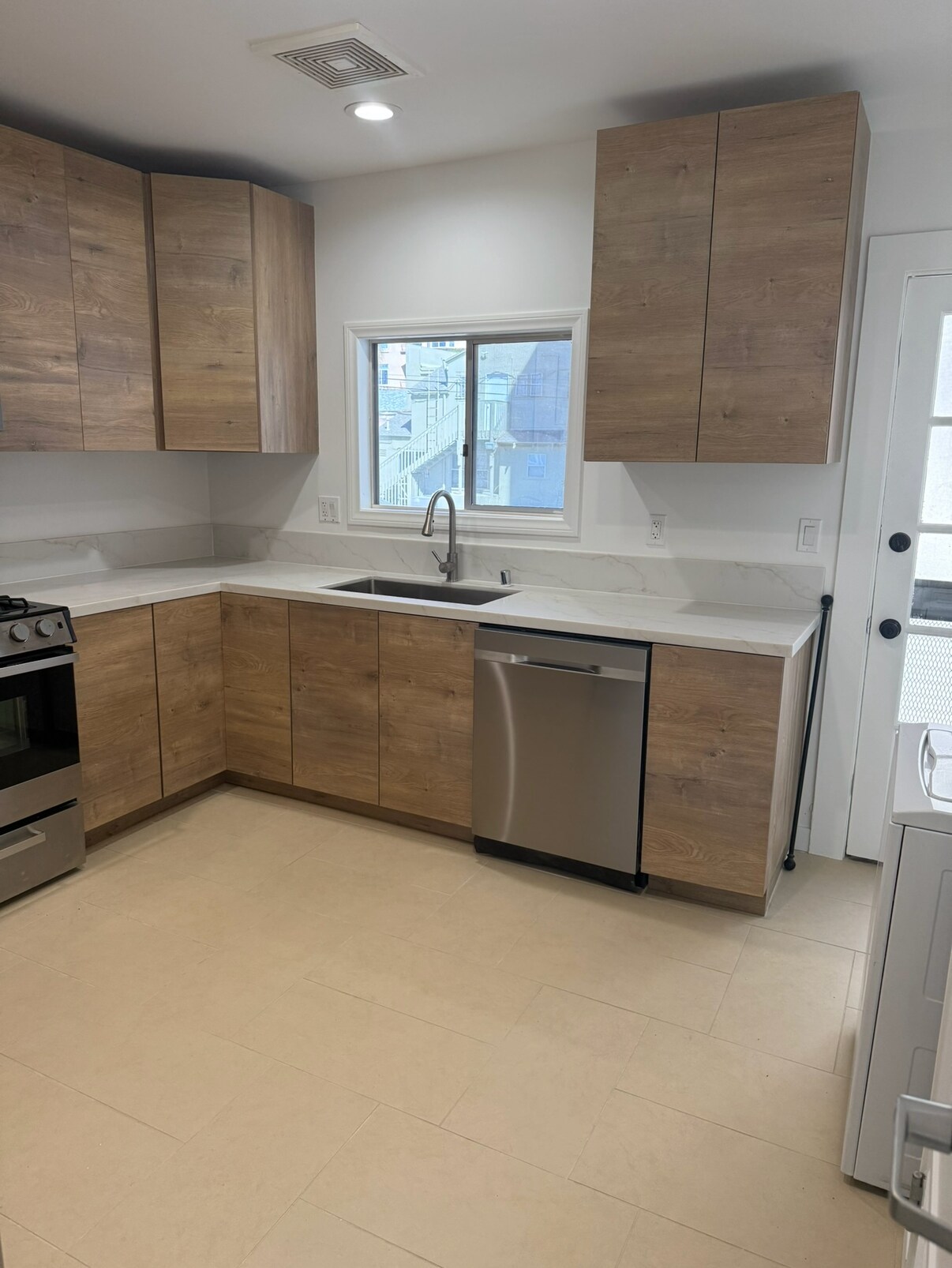 Building Photo - 2427 3rd Ave