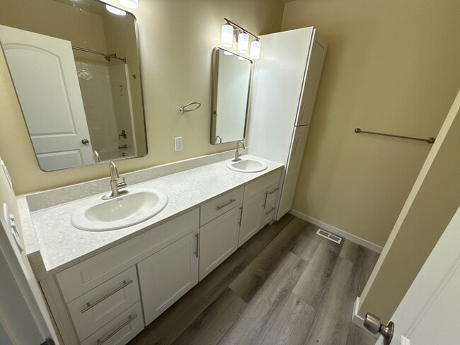 Building Photo - 9007 Nafizah Way