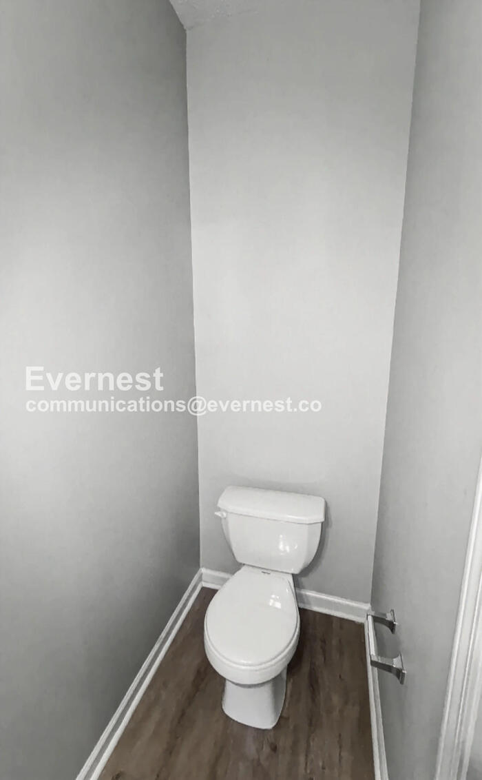 Building Photo - 8596 Thomas Rd