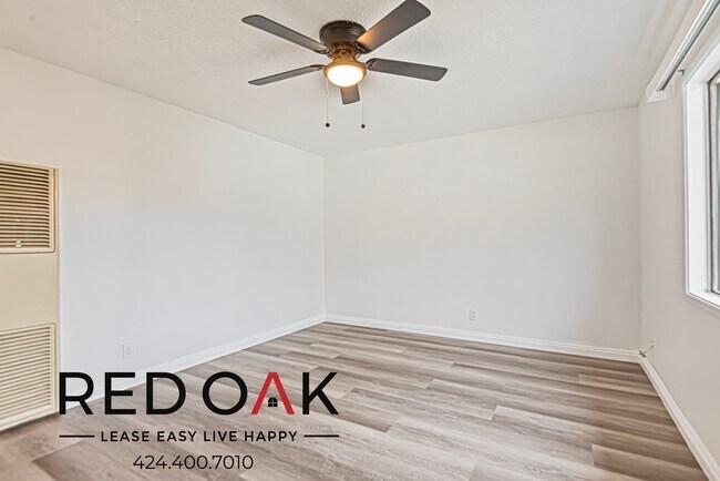 Building Photo - Breathtaking One Bedroom with Stainless St...