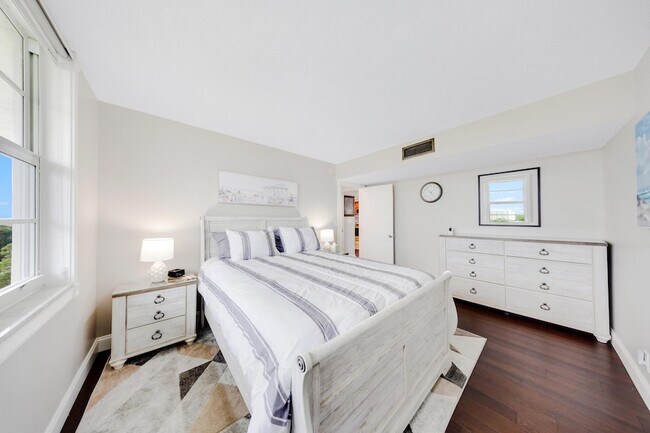 Building Photo - 3051 N Course Dr