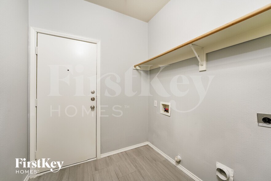 Building Photo - 2325 Sumac Ct