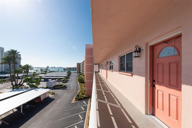 Building Photo - 6025 Shore Blvd S