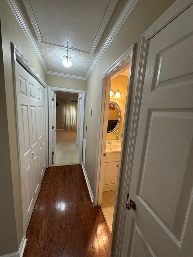 Building Photo - 113 Manor Row