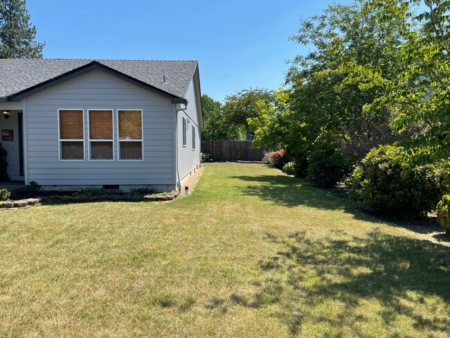Building Photo - 3-Bedroom Home in Beaverton!