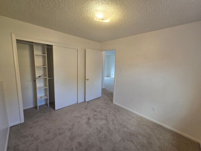 Building Photo - 1447 Nokomis Dr