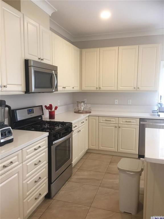 Building Photo - 4634 La Canada Blvd