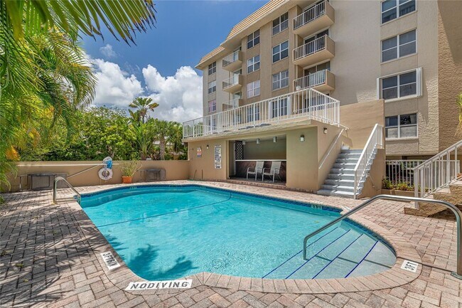 Building Photo - 1050 SE 15th St