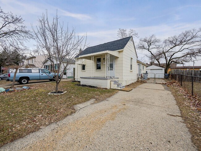 Building Photo - SECTION 8 ACCEPTED! Fresh Start in the Heart of Hazel Park – 3 Bedroom Charmer on Powell Ave