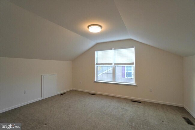 Building Photo - 1013 Chapman Cir
