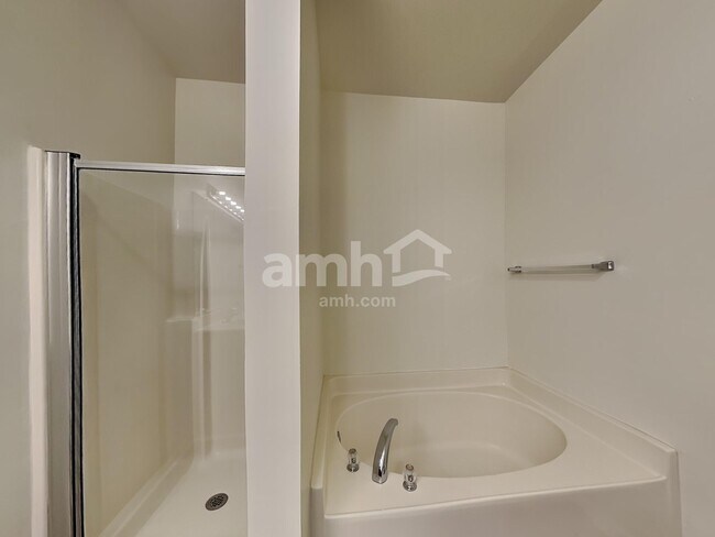 Building Photo - 5316 Silverbrook Dr