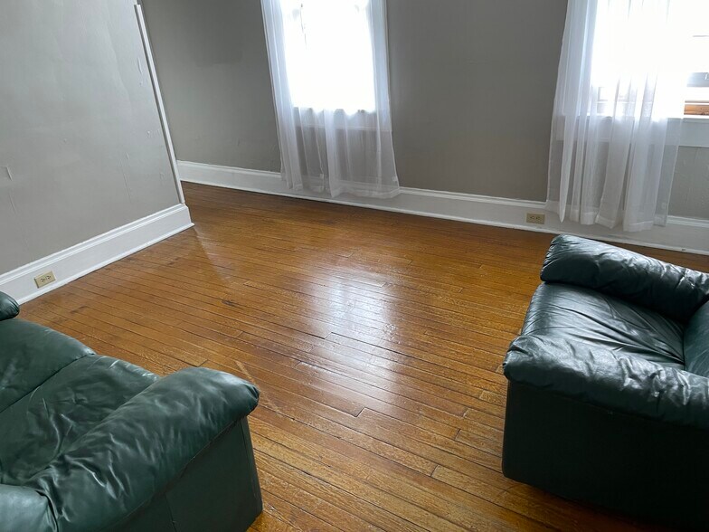 Living Room - 1529 Adams Ave