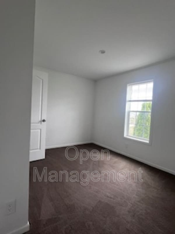 Building Photo - 511 E 1st St