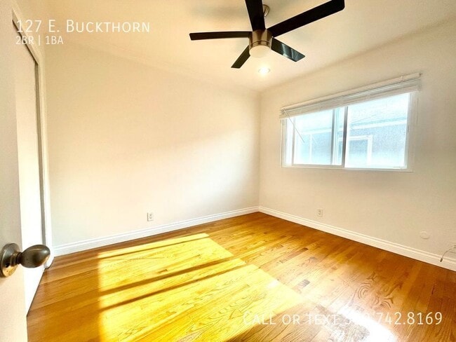 Building Photo - 127 E. Buckthorn-