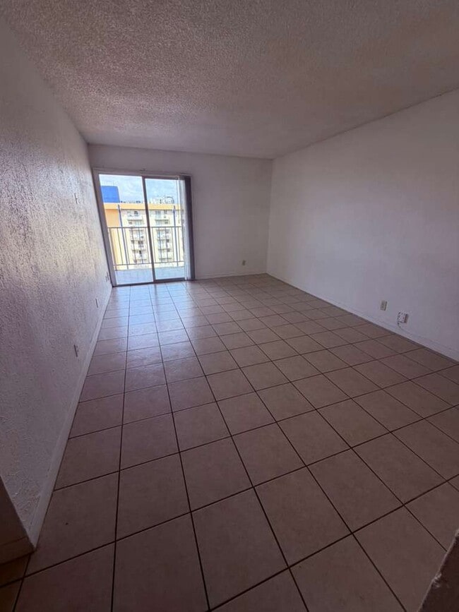 Building Photo - 4550 NW 9th St