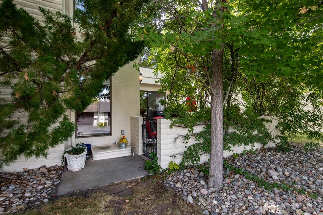 Building Photo - 4953 Lakeridge Terrace W