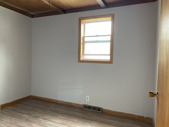 Building Photo - 333 Gardinier St