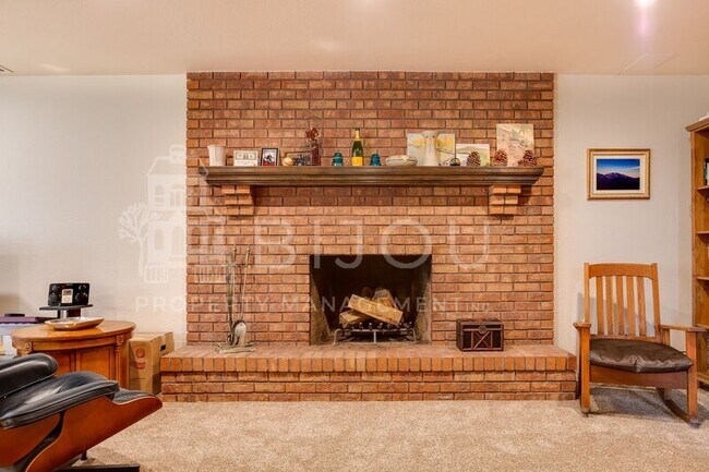 Building Photo - 355 Waco Ct
