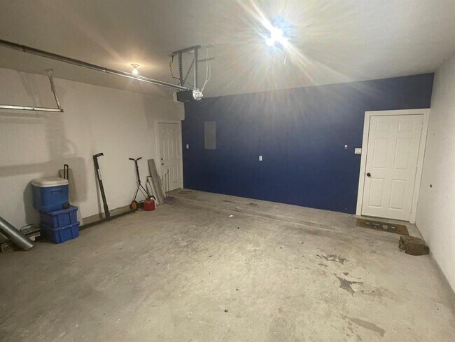 Building Photo - 7123 Windwater Pkwy N