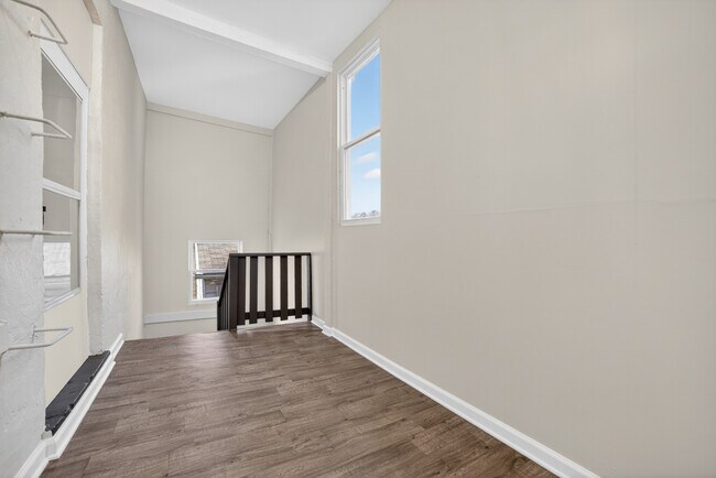 Building Photo - 1419 S Kedvale Ave