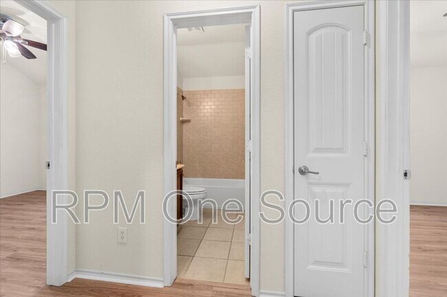 Building Photo - 1729 Park Trails Blvd