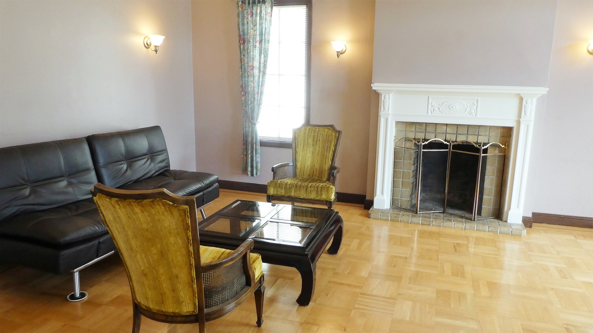 Huge Living Room 21'x14' - 2919 23rd Ave